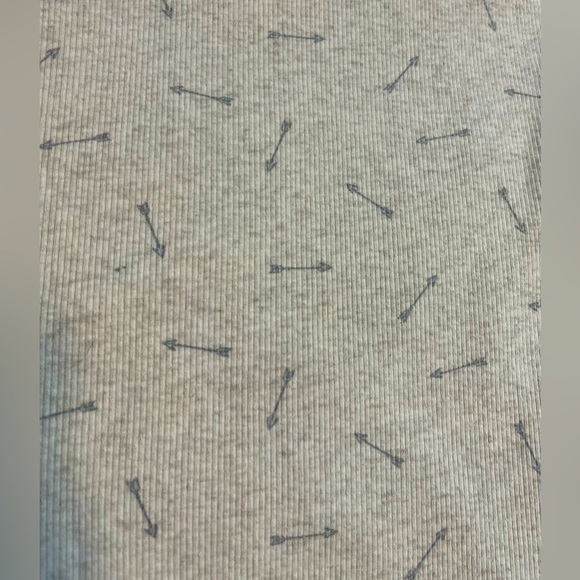 GAP Cream with Arrow Print Scoop Neck Ribbed tank - Picture 3 of 4